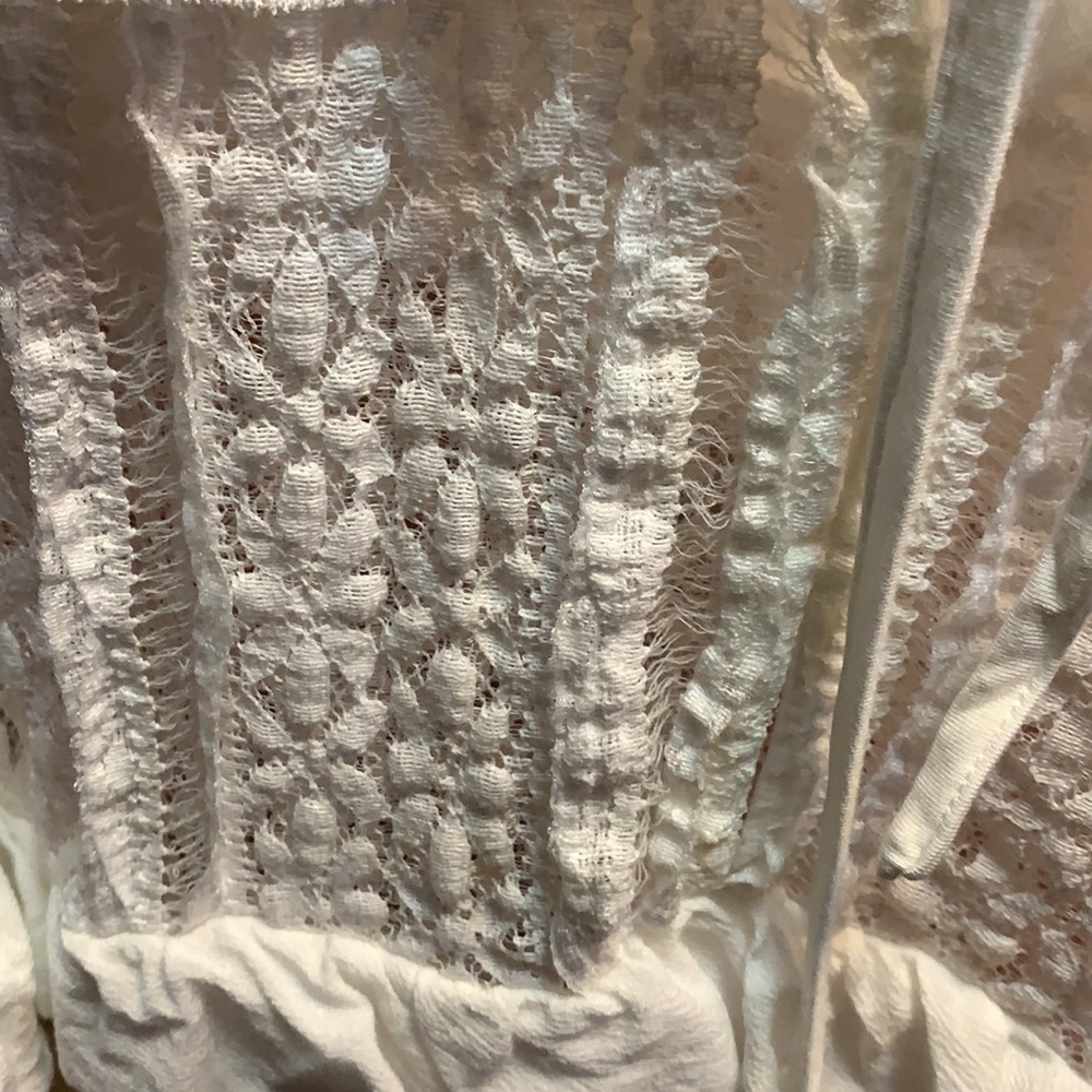 POL Sleeveless Frill Top - Picture 6 of 12